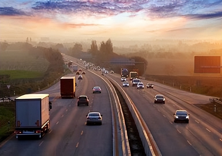 前轮爆胎与后轮爆胎怎么处理,汽车前轮爆胎如何处理最好