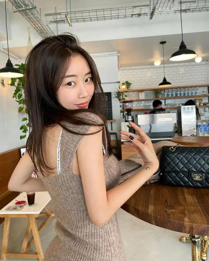 蝴蝶结裙子美女,蝴蝶结美女