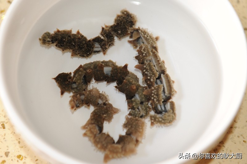 活海参怎么吃才是正确,放什么能使海参不腥气