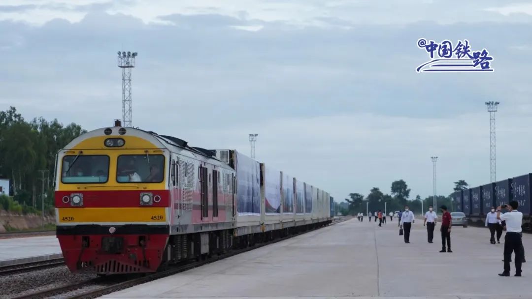 中老铁路万象南站换装场7月1日建成投用中老泰铁路实现互联互通陆海联运国际物流通道更加便捷畅通