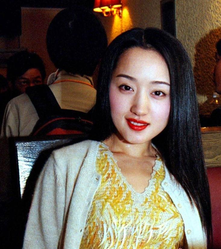 分手的26年后，赖文峰出狱乡下结婚度日，杨钰莹的选择令人心疼