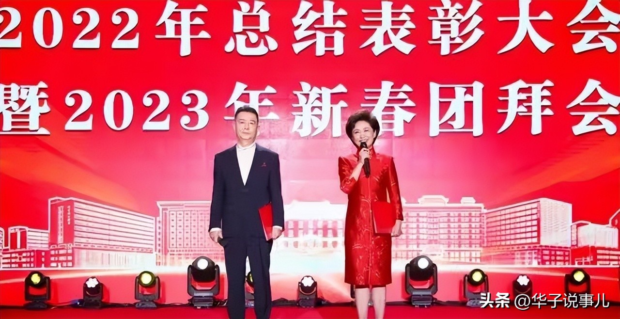 海霞会回归主持《新闻联播》吗,海霞全家近照海霞还在央视吗