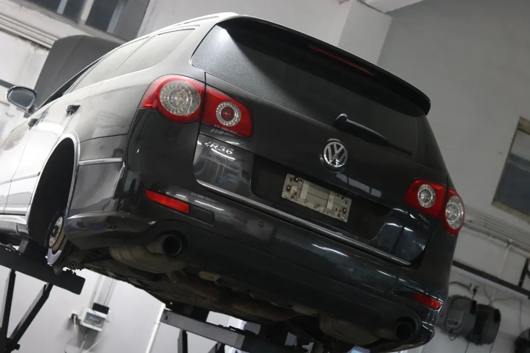 r36翻新改造全过程,大众r36这么老的车怎么还卖这么贵