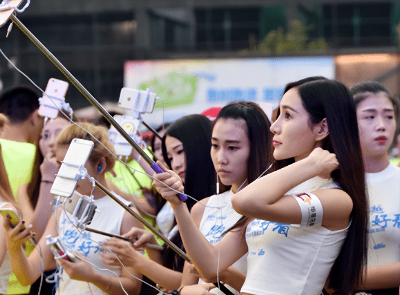 开播几小时就能赚上千万，全网最赚钱的这6位网红你知道吗