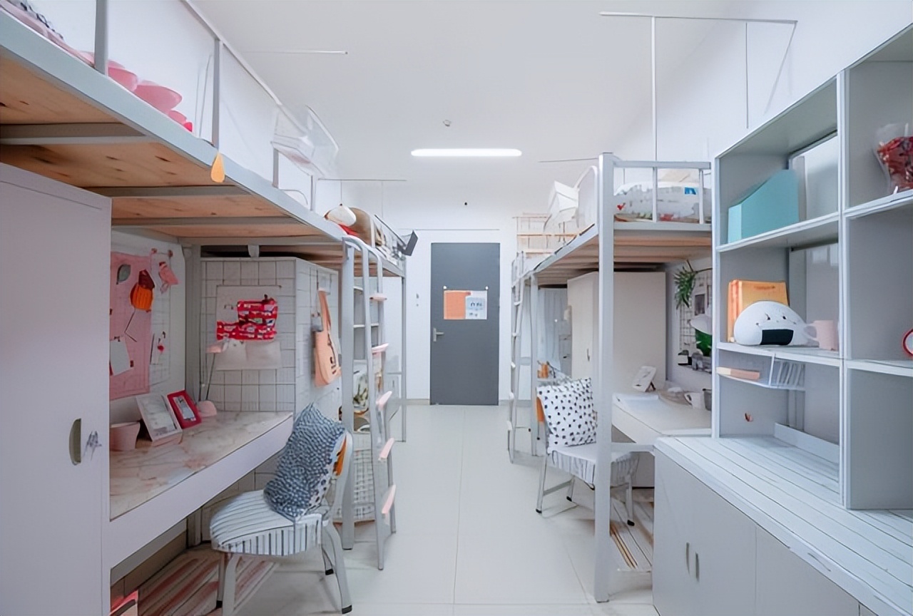 导员查寝发现抽烟会违纪吗,导员查宿舍被发现旷课惩罚