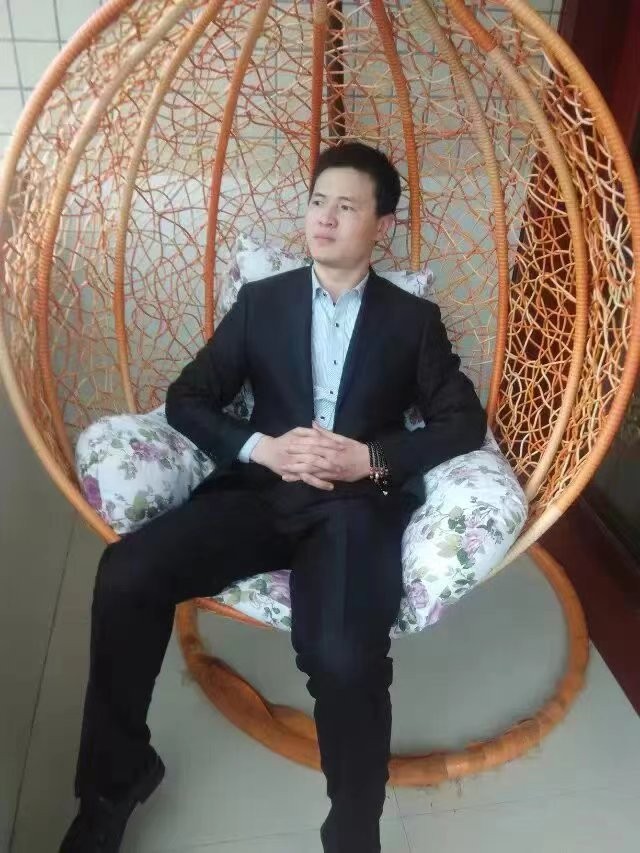 我，90后重庆人，初中辍学当厂妹，结婚没彩礼，现靠摆摊买房买车