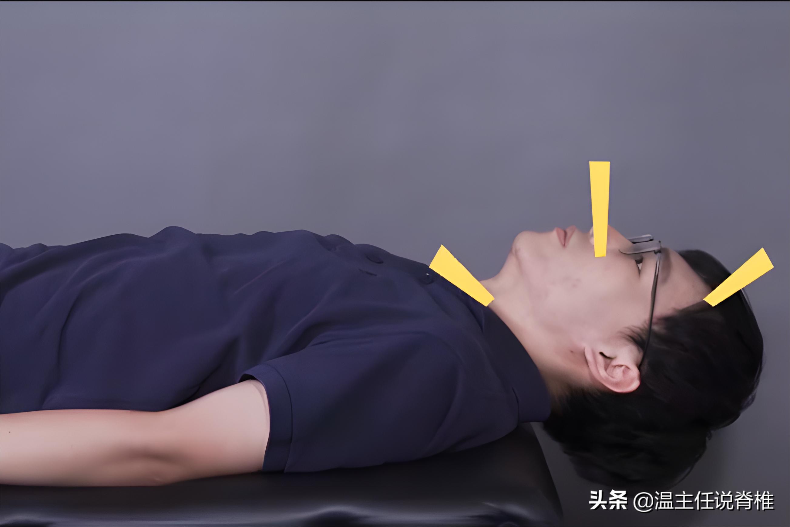 脖子上长富贵包其实是患了颈椎病,脖子后面的富贵包怎么按摩能去掉