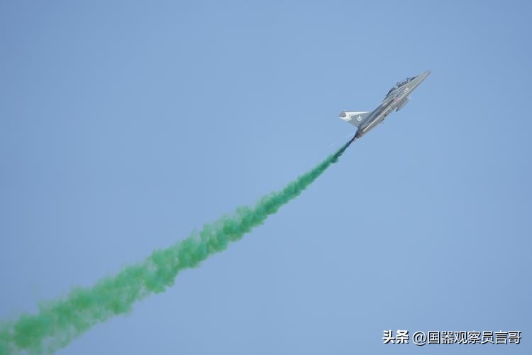 阿联酋l15猎鹰教练机飞行表演,l15高级教练机最新消息