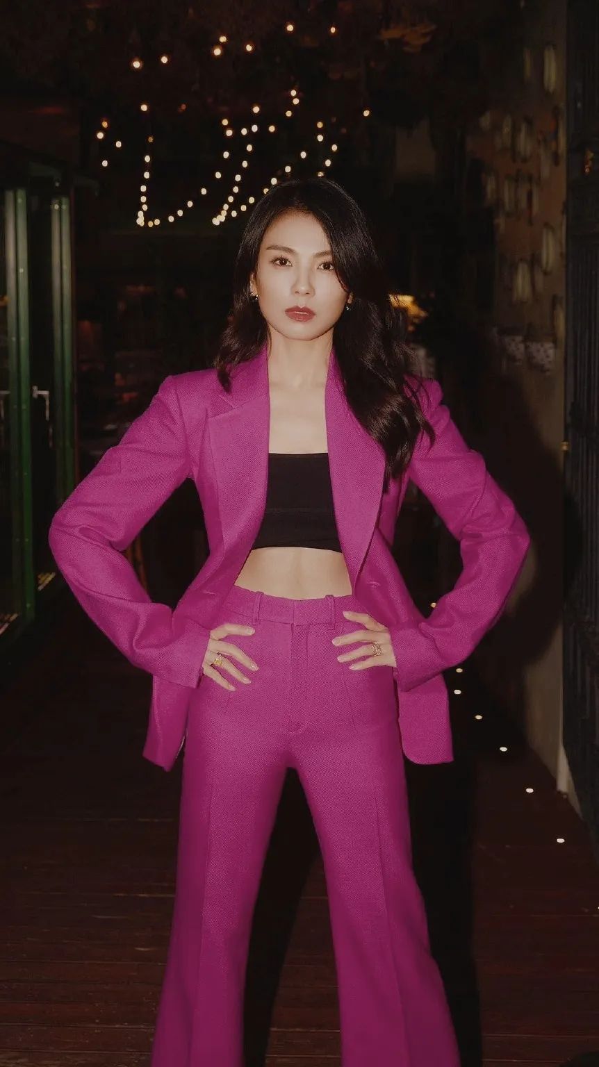 刘雯时隔三年重返时装周首秀,2003后女明星