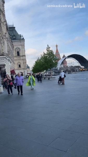 俄罗斯逃课女孩走红,俄罗斯女生被偷拍爆红网络