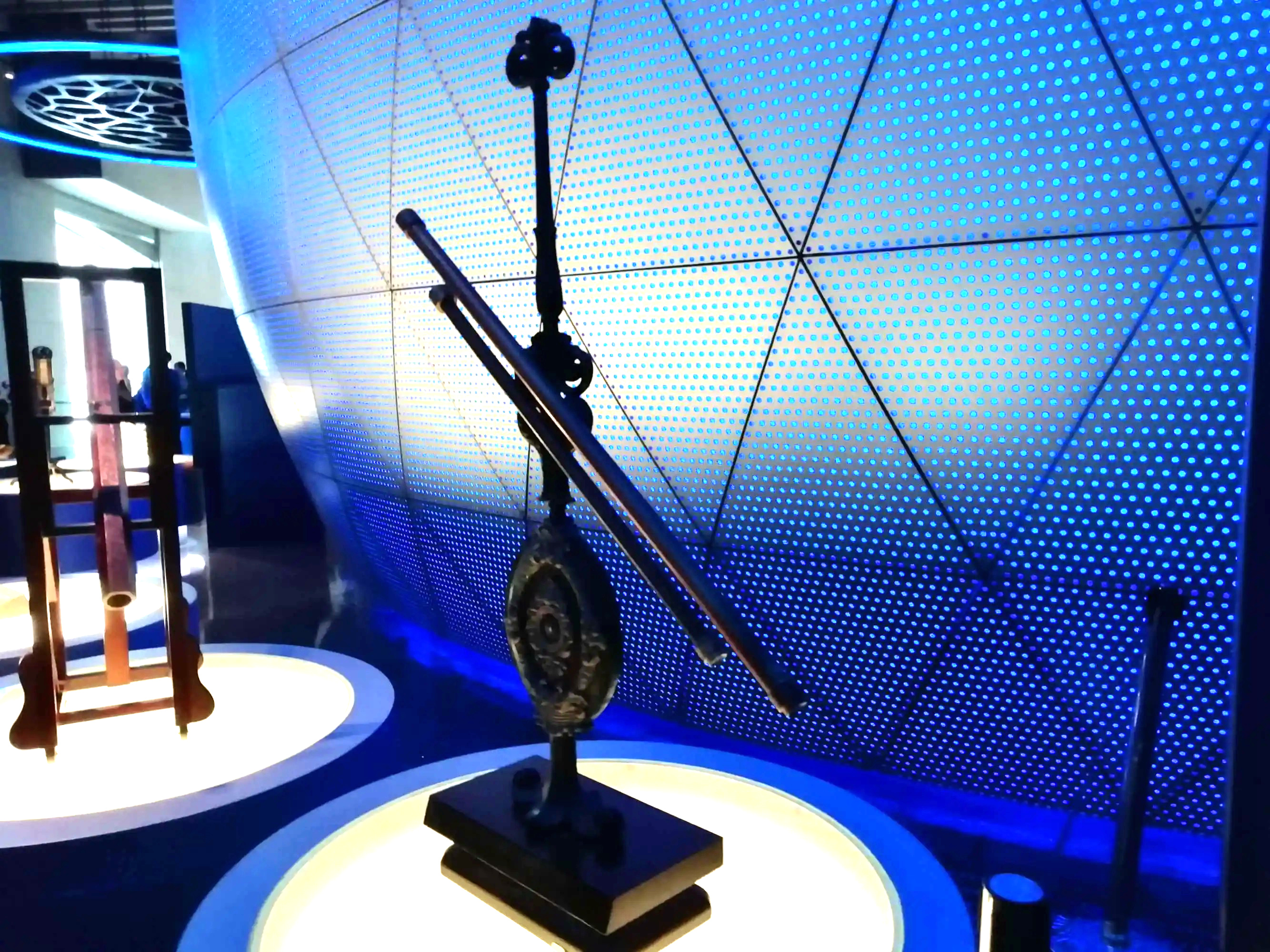 口径比地球还大的望远镜,比较大的天文望远镜