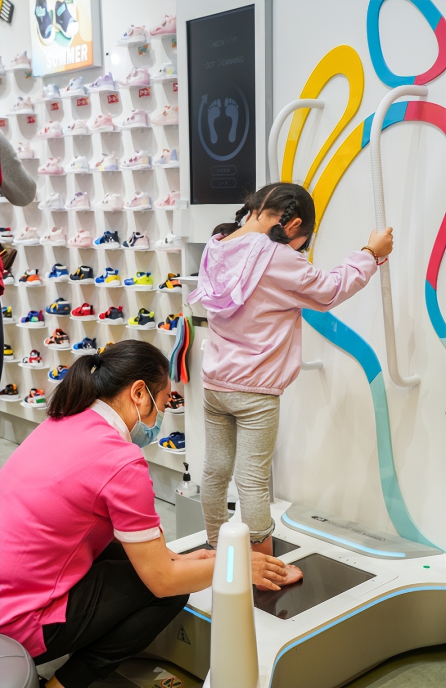 孩子成长的速度快,怎么选择高质量儿童鞋子