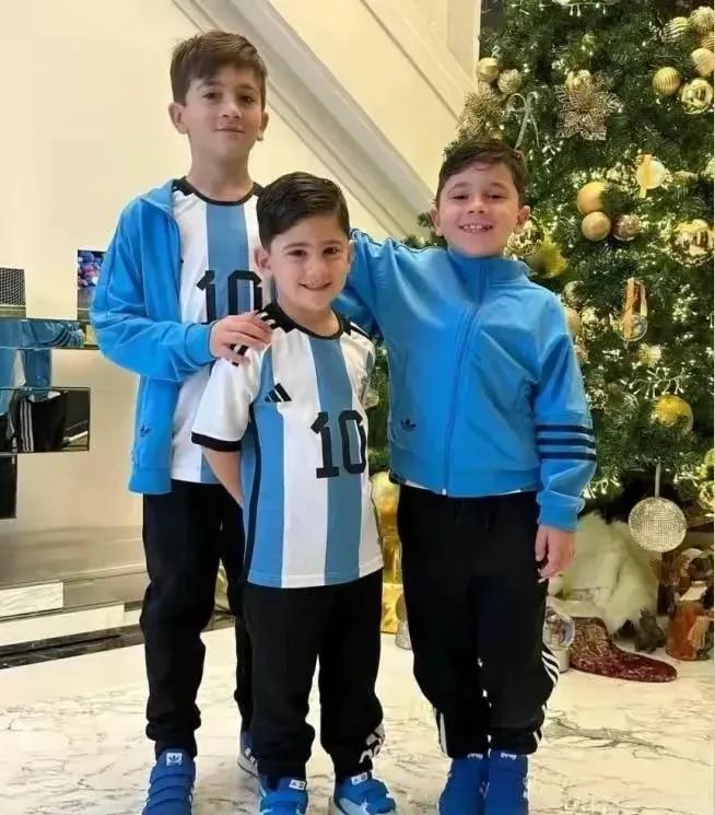 梅西老婆和梅西合照尽显身材,梅西的老婆秀身材