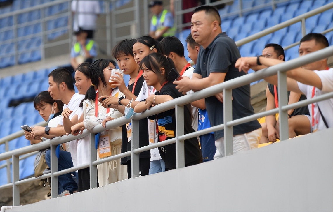 成都市青少年运动会田径比赛初中,成都市青少年田径运动会小学组