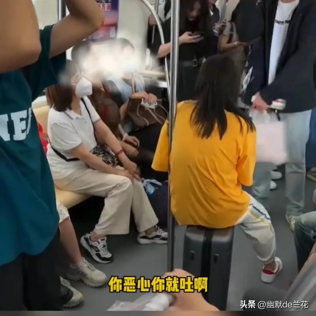 大妈地铁上指责男生搂着女友,大妈地铁指责男生搂女友
