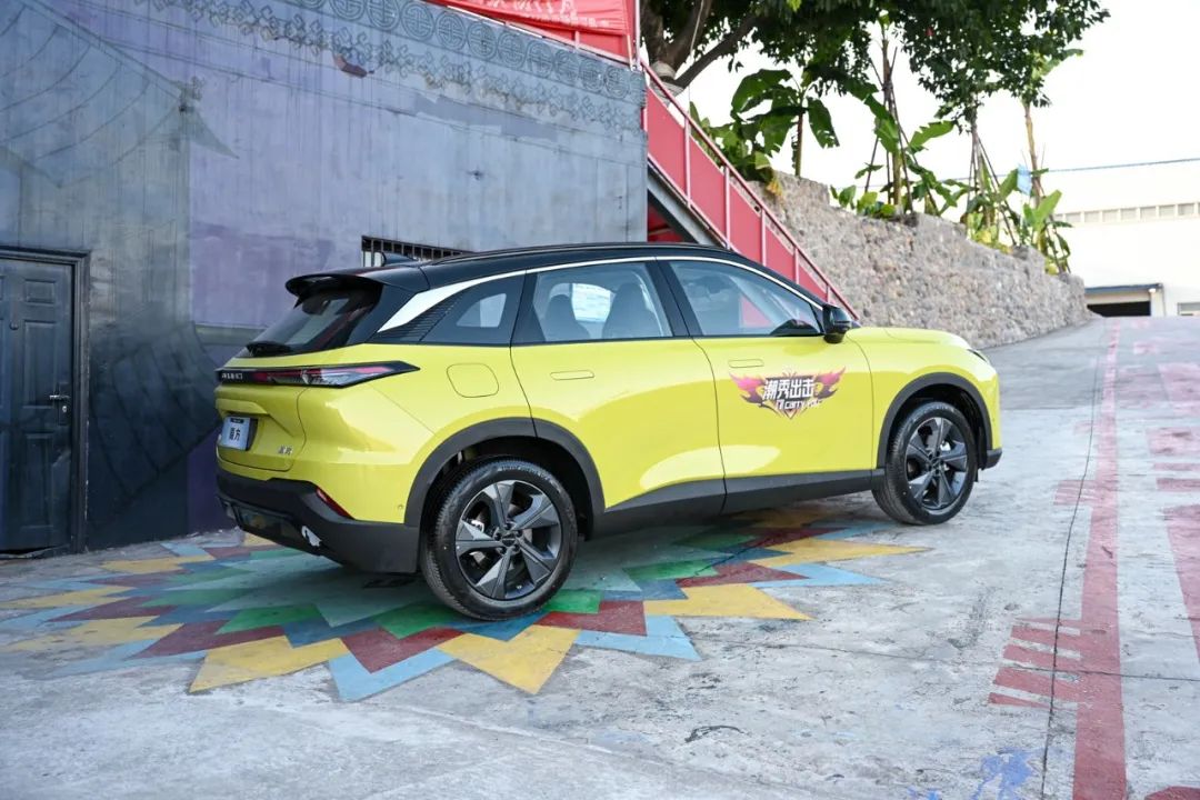 鸿蒙车机+1.5T魔核发动机，北京汽车魔方仅10.29万元起开启预售