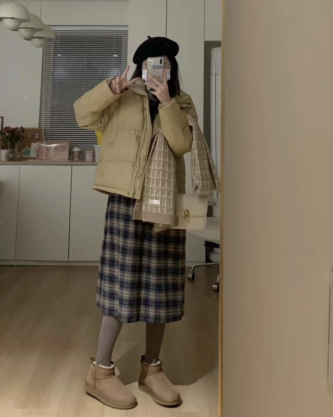 短款白色羽绒服的最佳搭配半身裙,羽绒服搭配哪些裙子才时髦