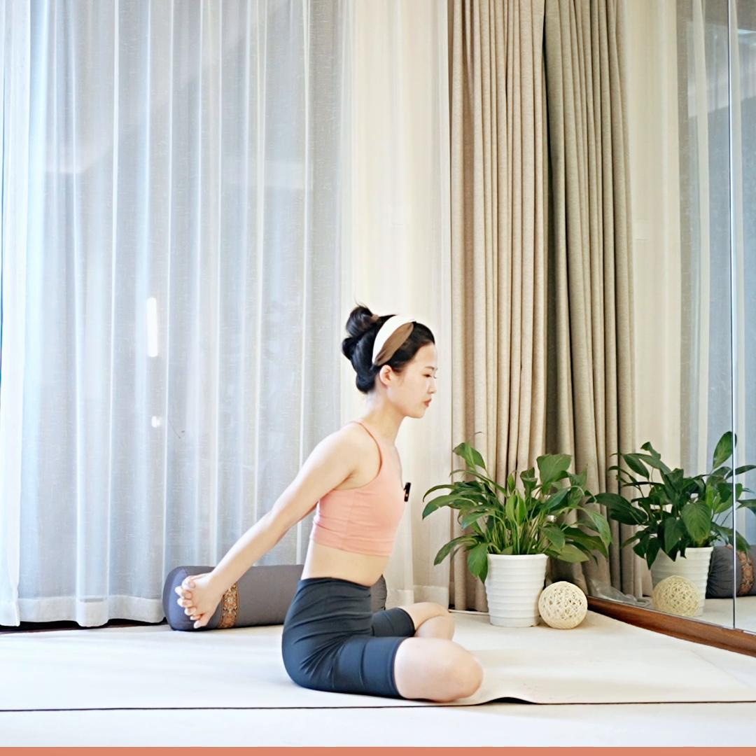 瑜伽腿部互相拉伸视频,瑜伽疏通肝胆经动作图片大全