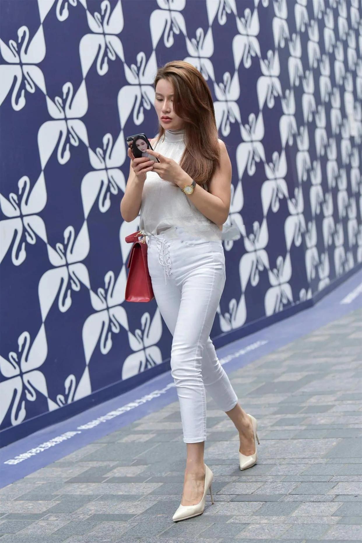 连体牛仔短裤搭配什么鞋好看,牛仔连体短裤搭配什么鞋