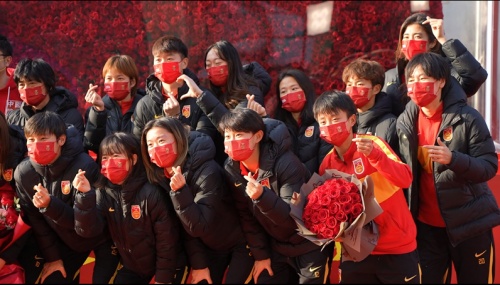 女神节致敬每一位最美巾帼英雄,铿锵玫瑰荣耀绽放致敬中国女兵