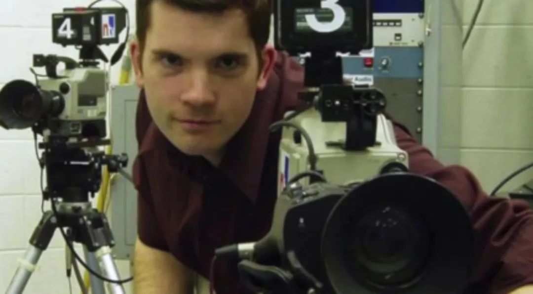 加拿大青年网恋美艳女郎神秘失踪,竟落入恐怖片导演的圈套