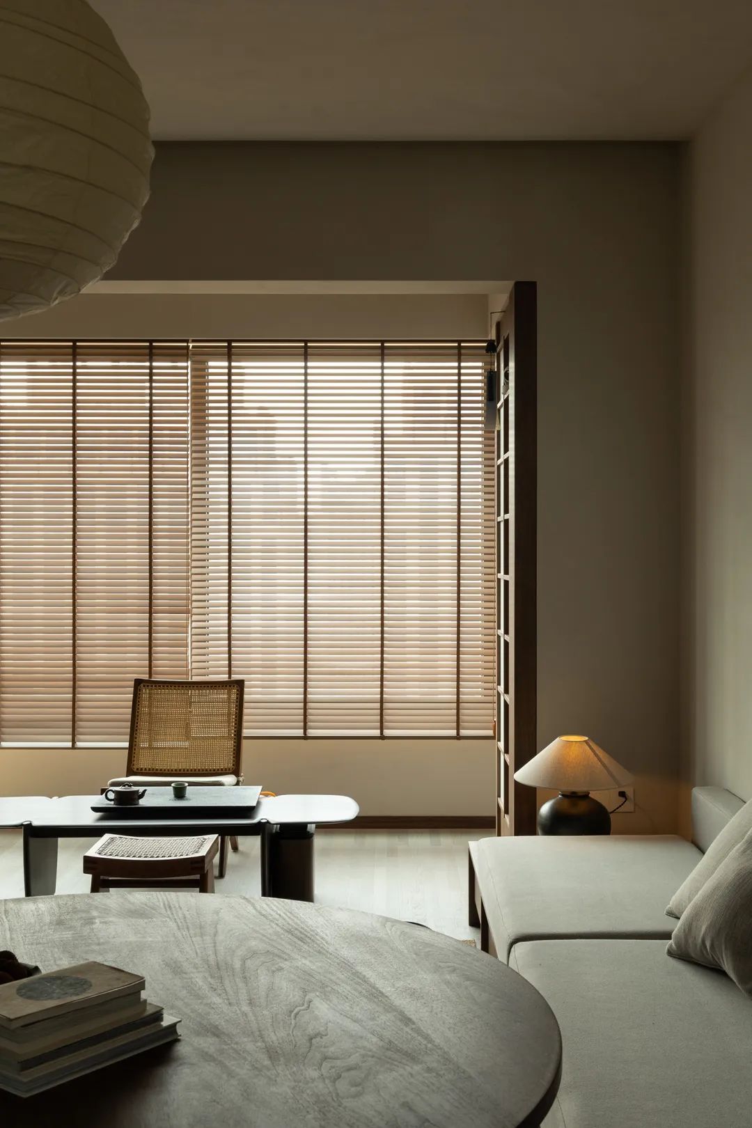 优雅简约居所设计,140平四居室摒弃繁琐回归自然