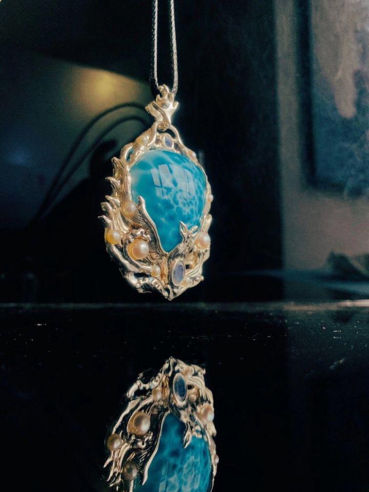 月光海纹石,海纹石戴着会变化吗