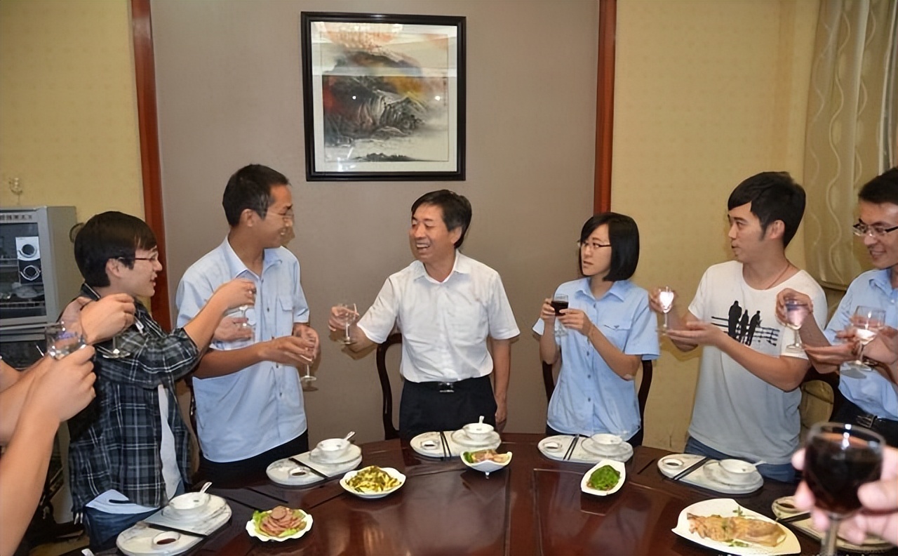 请客吃饭怎么让领导点菜,请客吃饭的技巧与感悟