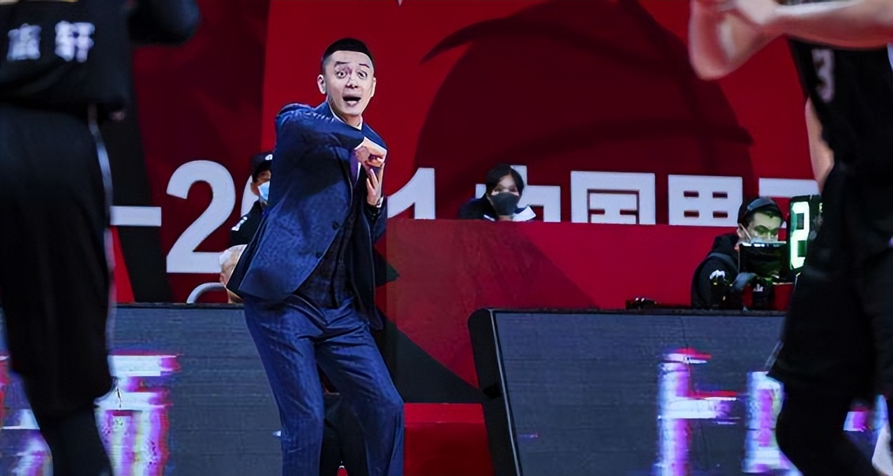 杨鸣上任首场比赛,杨鸣接替郭士强