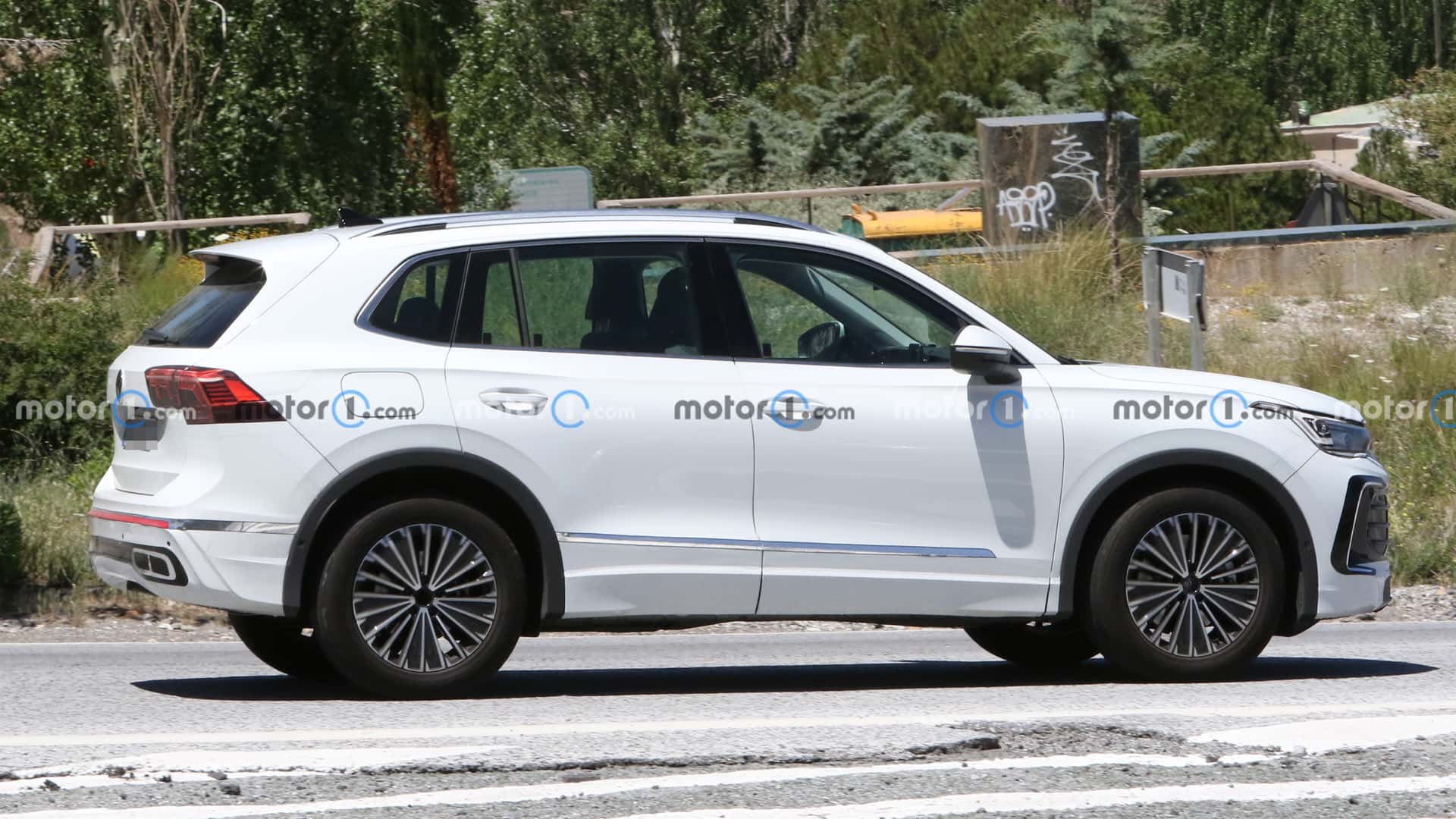 大众tiguan最新中期改款,全新大众tiguan路试谍照曝光