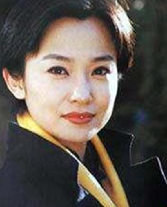 她是“北京小姐”的季军，保护过13位国家元首夫人