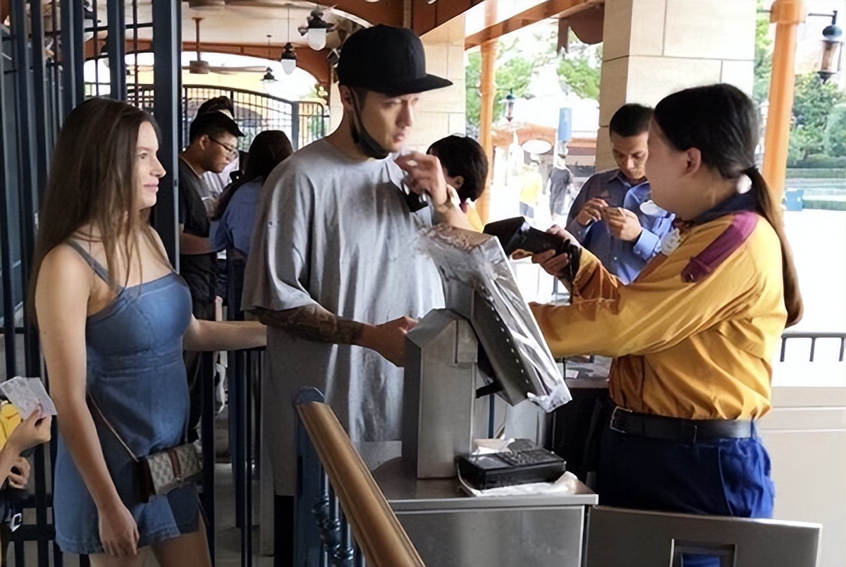 内娱“四大小生”，有人“家暴”绯闻缠身，有人“不务正业”