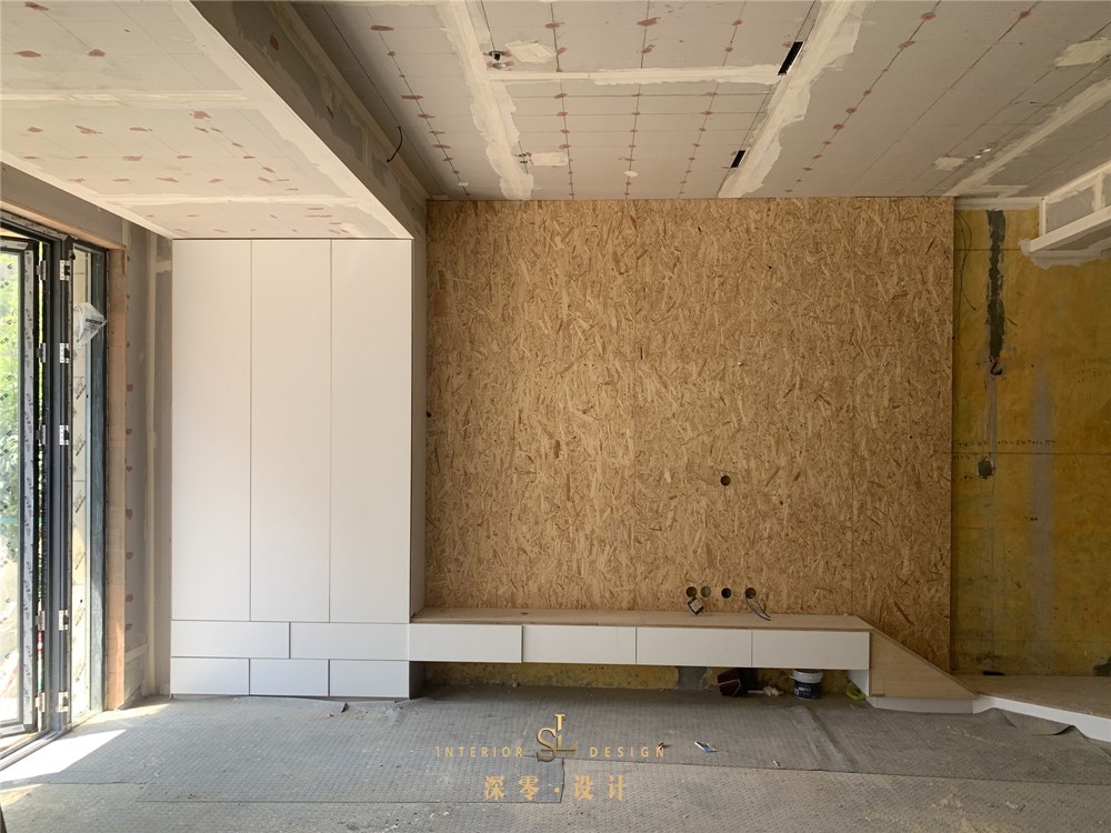 满墙电视柜怎么连接阳台柜子,电视柜和阳台一体无垭口的效果