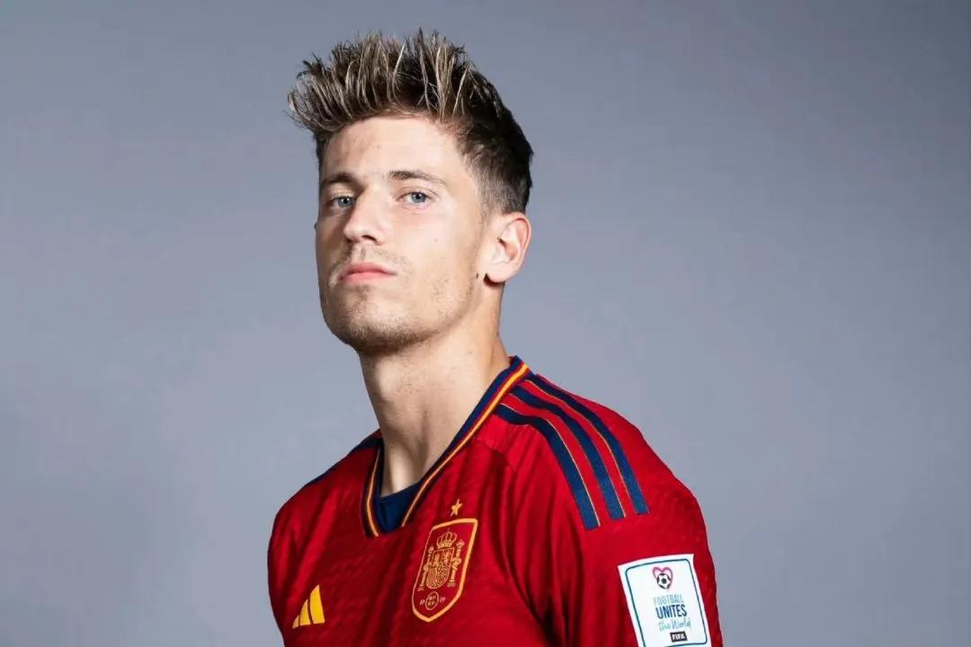 涓栫晫瓒冲潧鐜板焦鍗佸ぇ椤剁骇涓満,瓒冲潧鐜板焦绗竴涓満寰峰竷鍔冲唴