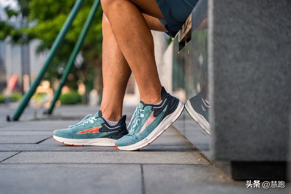 跑鞋科技有用吗,碳板跑鞋和普通跑鞋谁的脚感更好