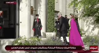 凯特王妃高级造型,凯特王妃穿蓝色格子英伦风