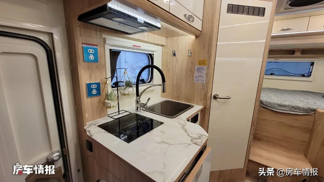 国产房车最顶级6x6自动挡房车,房车6.5t最新款