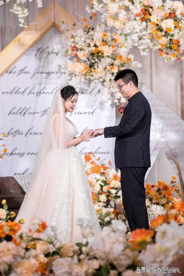 弟弟结婚姐姐随5000红包可以吗,弟弟结婚姐姐该不该给红包