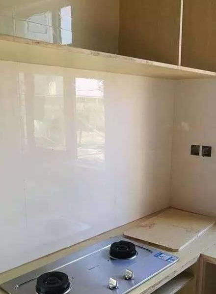 燃气灶正对窗户,燃气灶正对着厨房门怎么办