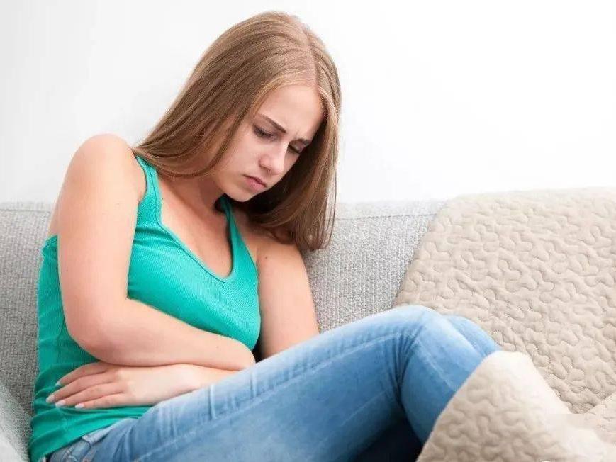 女性有些地方长痘痘是什么原因,女人下部长痘痘什么原因