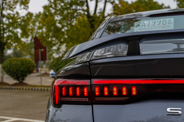 大众思皓曜2021款6座中配落地价,思皓曜和奕炫max暗夜破晓版哪个好