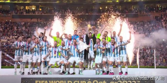 梅西老婆手抓红酒杯跳舞,梅西妻子晒全家庆祝夺冠合照