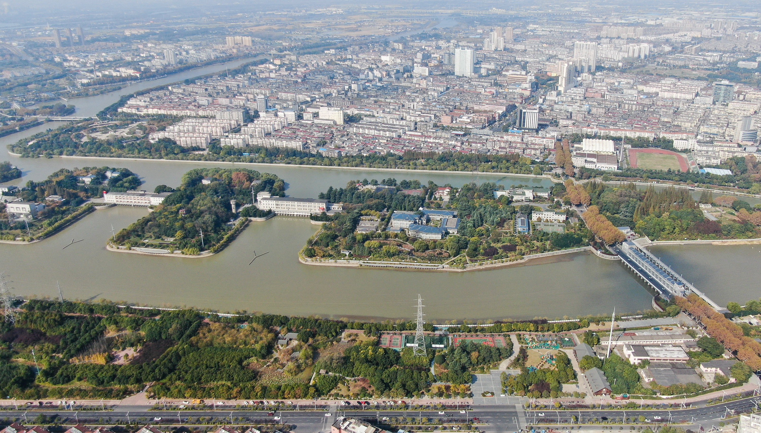 仪征与江都，同由扬州市管辖，究竟谁的经济实力更强？