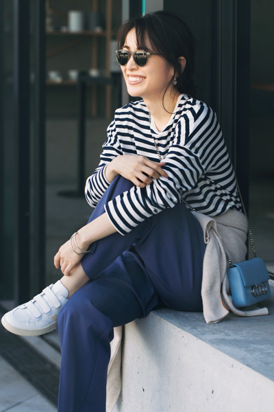 条纹衫这样穿也太时髦了，不仅实用还百搭，连凯特和梅根都爱穿