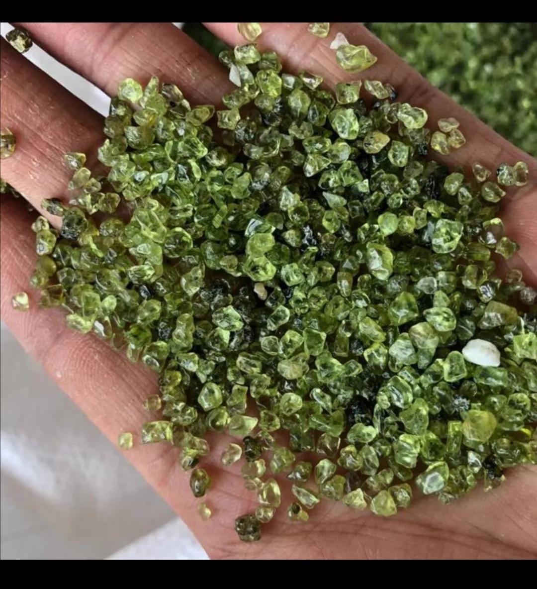 橄榄石的具体特征是什么,橄榄石最显著的特点是什么呢