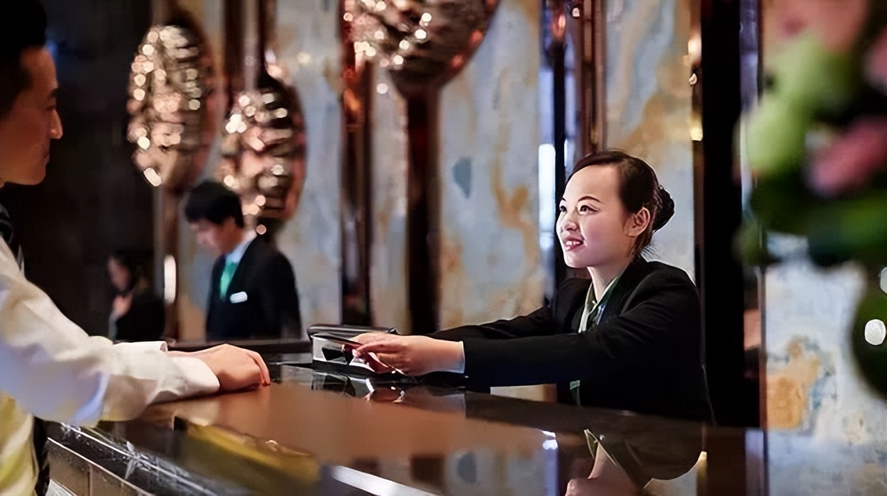 酒店前台一个月能赚多少钱,酒店前台内幕