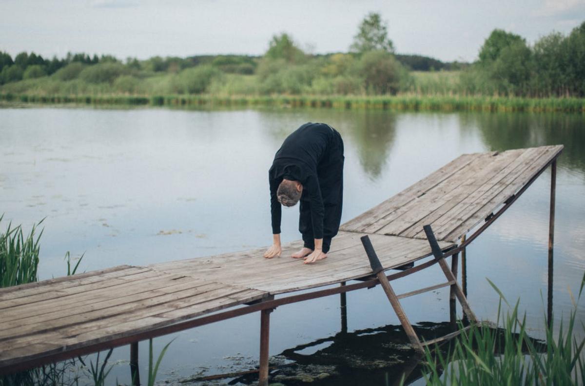 70岁老人腰椎间盘突出适合手术吗,70岁老人腰椎滑脱应怎样治疗为好