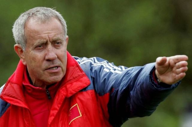 国足0-2老挝连进7球,中国对老挝足球比赛