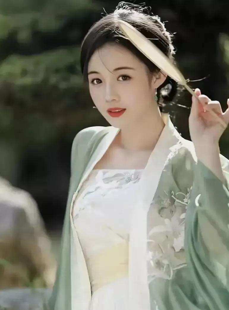 池塘花艳思倩影，缘香婉约忆梦情（原创/古风）