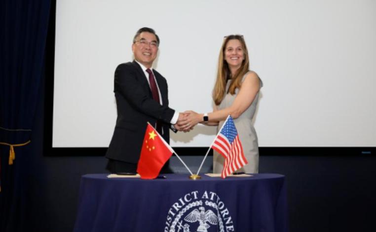 撑不住了,美主动示好,向中国返还2件*物文**,拜登考虑取消亚洲行